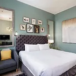 Independence Square 206, Hotel Room With Central Location, Town Views, & Rooftop Hot Tub