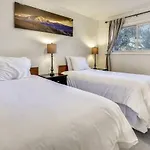3 Bedroom Mountain Vacation Rental Located In The Heart Of Downtown Aspen Just One Block From Aspen Mountain
