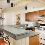 Concept 600 Unit 308, Convenient Downtown Location, Private Deck, And Fireplace