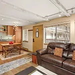 Silverglo Condominiums Unit 202, Upgraded Condo With Wood-Burning Fireplace And Access To A Pool