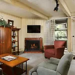 Concept 600 Unit 308, Convenient Downtown Location, Private Deck, And Fireplace