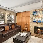 Silverglo Condominiums Unit 202, Upgraded Condo With Wood-Burning Fireplace And Access To A Pool