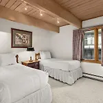 Chateau Dumont Unit 9, Downtown Condo With Cozy Living Area