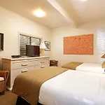 Black Swan Unit B, Great Location 2 Blocks To Downtown