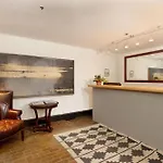 Independence Square 211, Chic Hotel Room With Mountain Views, A/C, & Rooftop Hot Tub