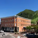 Independence Square 211, Chic Hotel Room With Mountain Views, A/C, & Rooftop Hot Tub