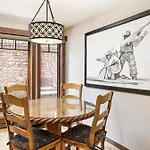 Fasching Haus Unit 12, Lower Level Deluxe Condo W/ Open Living Area & Gas Fireplace