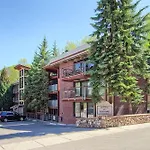 Chateau Eau Claire Unit 18, Spacious Condo Overlooking The River With A Private Deck