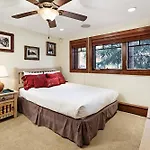 Fasching Haus Unit 5, Deluxe Condo With Great Natural Light & Amazing Location