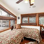 Fasching Haus Unit 5, Deluxe Condo With Great Natural Light & Amazing Location