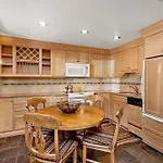Silverglo Condominiums Unit 105, Cozy Condo Walking Distance To Town With Access To A Pool
