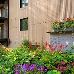 Chateau Roaring Fork Unit 37, Spacious Condo, Close To Downtown. Pool, Hot Tub, Fitness Center