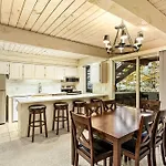 Chateau Roaring Fork Unit 37, Spacious Condo, Close To Downtown. Pool, Hot Tub, Fitness Center