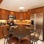 Aspen Townhouse East Unit 4, Townhouse In Downtown Aspen With Private Balcony