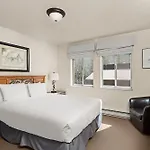 Silverglo Condominiums Unit 308, Expansive 4 Bd Condo, Walking Distance To Town With Pool Access