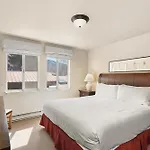 Silverglo Condominiums Unit 308, Expansive 4 Bd Condo, Walking Distance To Town With Pool Access