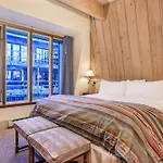Chateau Dumont Unit 15, Spacious Top Floor Condo, Two Blocks From Aspen Mountain