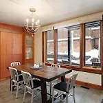 Fifth Avenue Unit 8, Condo With Extra Murphy Bed + Access To Pool & Hot Tub
