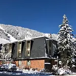 Chateau Chaumont Unit 9, Second-Floor Corner Condominium With Prime Location In Aspen