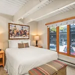 Chateau Chaumont Unit 5, Condo With Prime Location, 1 Block To Aspen Mountain
