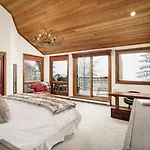 Snowmass Woodrun V 2 Bedroom Ski In, Ski Out Mountain Residence In The Heart Of Snowmass Village