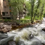 Designer 2 Bedroom On River With Pool - Walk To Town!