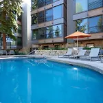 Stunning Ski In-Ski Out Condo With Pool & Hot Tub