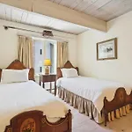 Specious & Beautiful Condo - Steps To Ajax Gondola