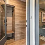 Timber Ridge 1B, Luxury Condo In Newly Renovated Building, Close To Ski Slopes & Restaurants