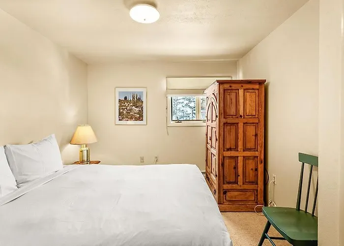 Aspen Townhouse East Unit 7, Exceptional Location