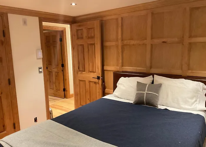 Chalet Chic 2Br Plus Queen Sleeper Sofa