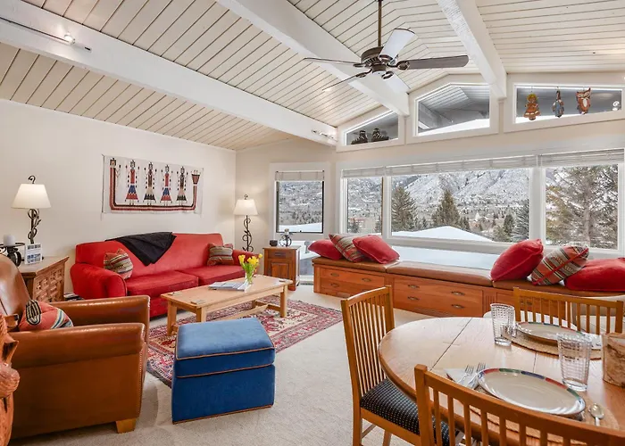Shadow Mountain Unit 15, Spacious Ski-In, Ski-Out Townhouse With Great Views & Gas Fireplace