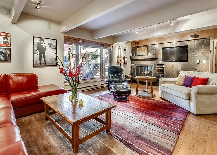 Beautiful Deluxe Condo In Aspen With Hot Tub