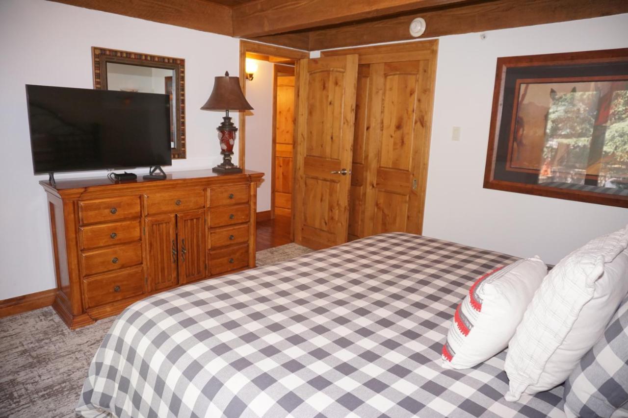 Apartment 1034 Cooper Ave E #25a *