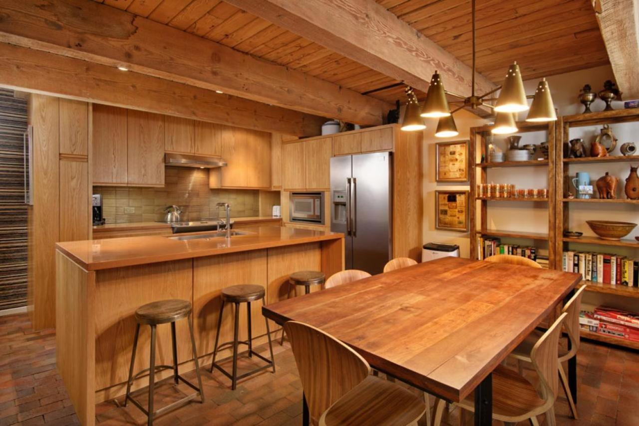 Cottonwoods Unit 1c, Downtown With Upgraded Kitchen & Bathrooms *
