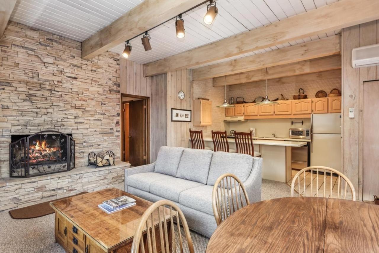 Chateau Dumont Unit 15, Spacious Floor Condo, Two Blocks From Mountain Holiday home *
