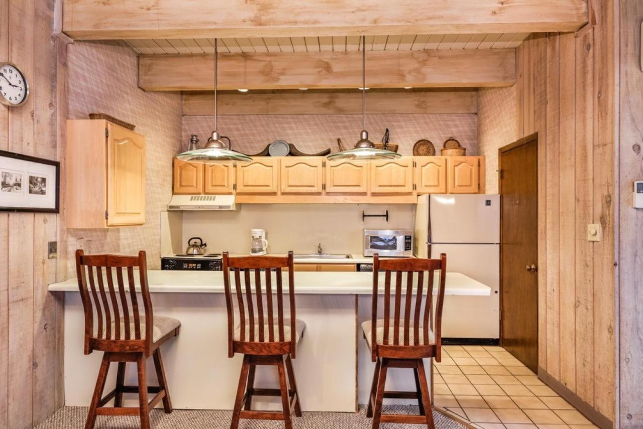 Chateau Dumont Unit 15, Spacious Floor Condo, Two Blocks From Mountain *