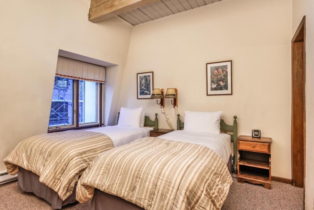 Chateau Dumont Unit 15, Spacious Floor Condo, Two Blocks From Mountain Holiday home Aspen
