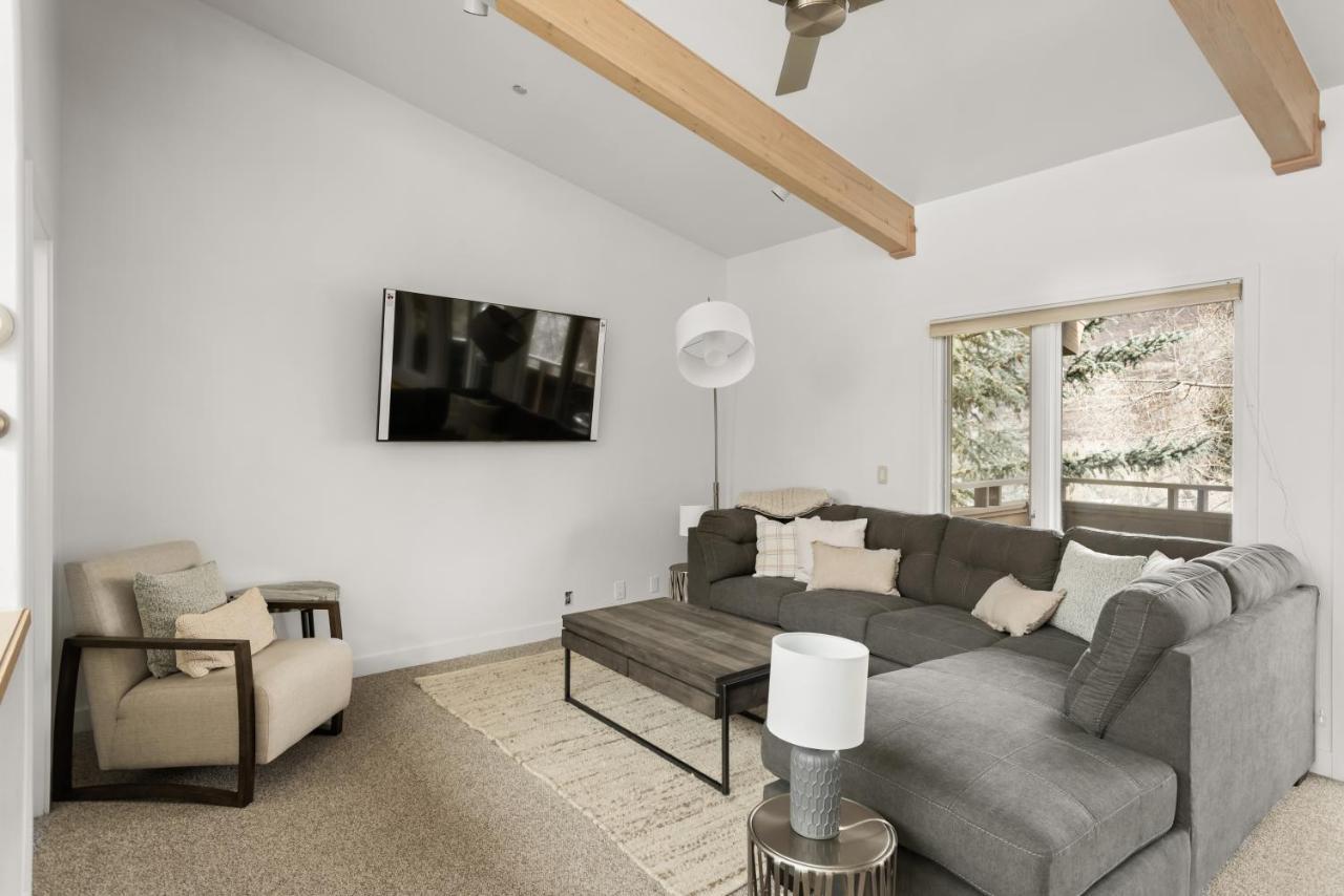 Standard 2 Bedroom Alps #407 * Aspen