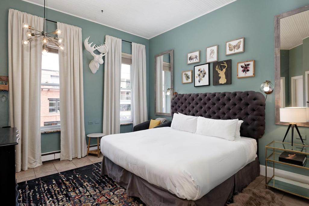 Independence Square 206, With Location, Town Views, & Rooftop Hot Tub Holiday home
