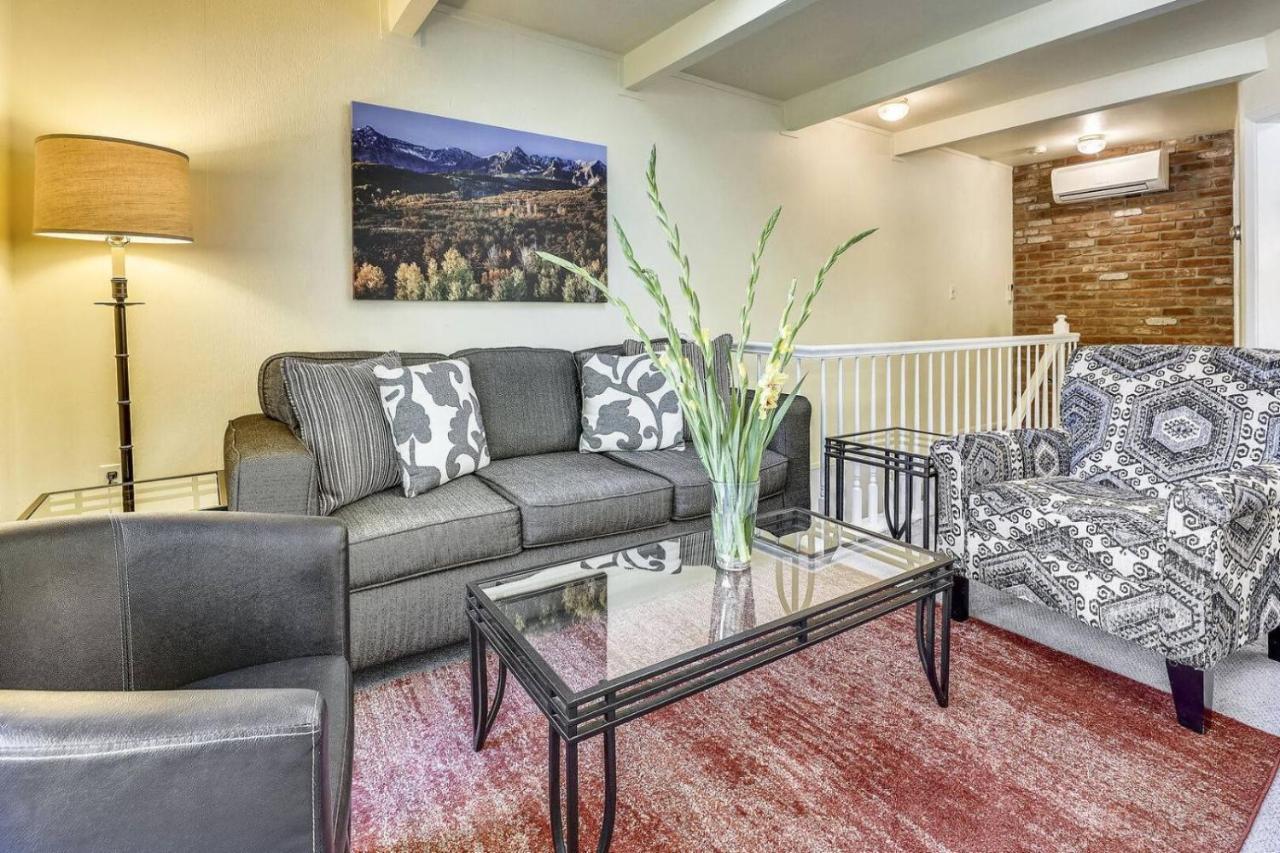 Mountain View Retreat: Downtown Getaway Aspen