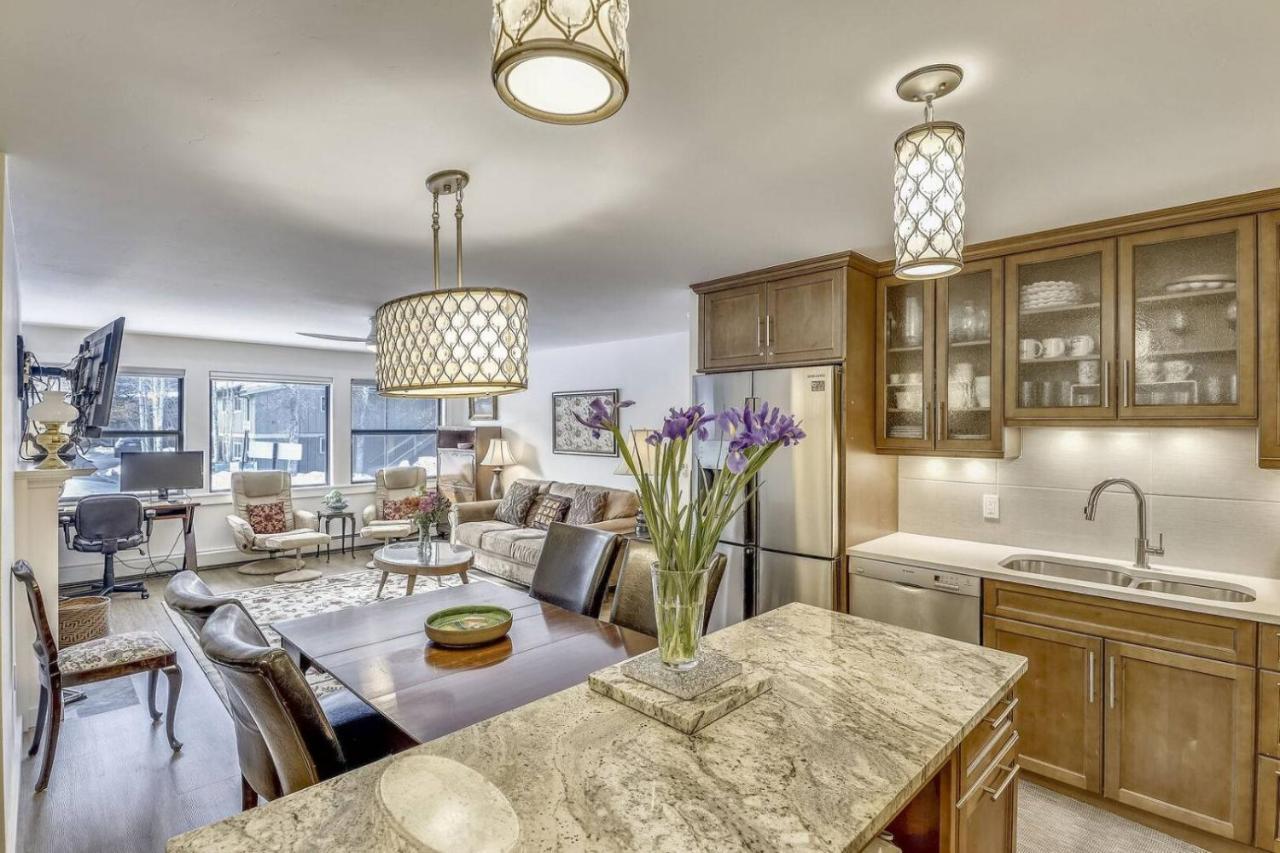 Apartment Premier Gondola Condo: Downtown Luxury Steps From Slopes *