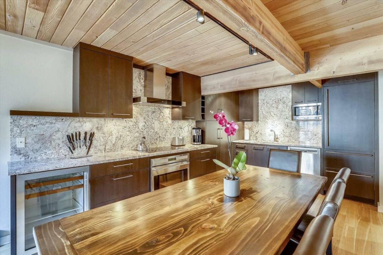 Downtown 2 Bedroom Apartment *