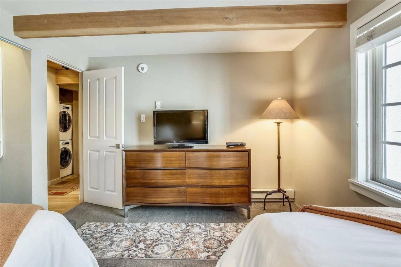 Downtown 2 Bedroom Apartment *
