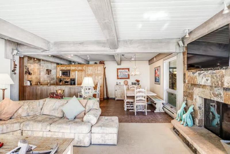 In, Out 3 Bedroom With Mountain Views, Heated Pool, And Hot Tub Access