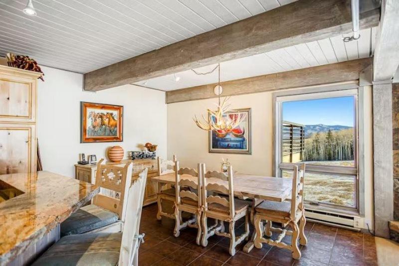In, Out 3 Bedroom With Mountain Views, Heated Pool, And Hot Tub Access