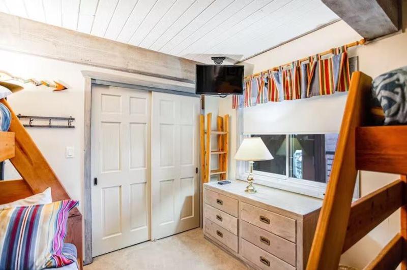 Apartment In, Out 3 Bedroom With Mountain Views, Heated Pool, And Hot Tub Access *
