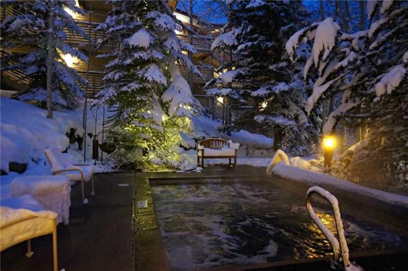 Apartment In, Out 3 Bedroom With Mountain Views, Heated Pool, And Hot Tub Access Aspen