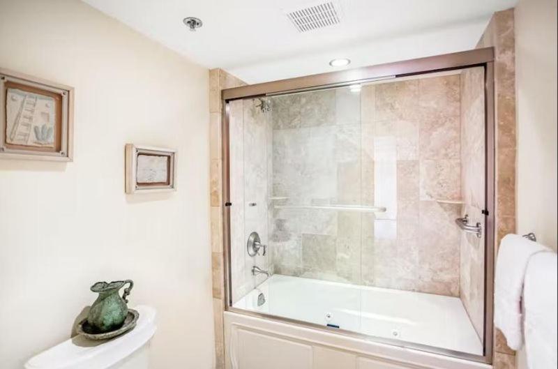 Apartment In, Out 3 Bedroom With Mountain Views, Heated Pool, And Hot Tub Access *