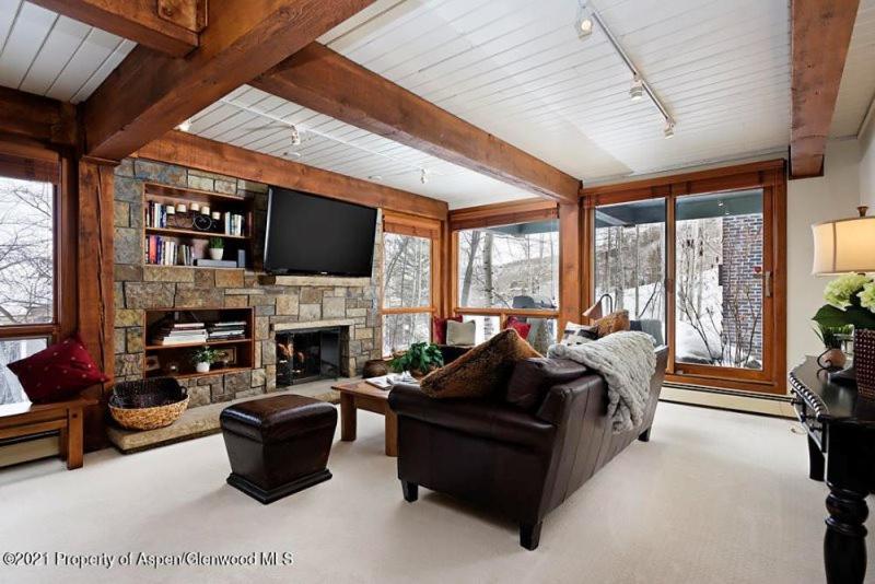 Snowmass Village 2 Bedroom Platinum-rated In, Out * Aspen